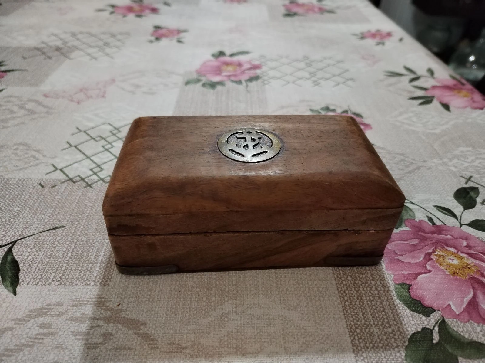 Hermosa caja antigua de la marina en madera maciza de castaño o exótica y latón. – photo 2